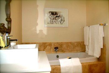 Highlands House Hotel Harare Exterior photo